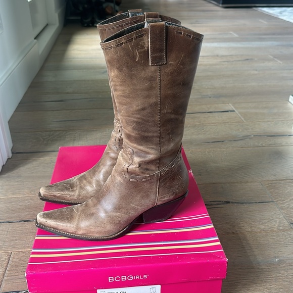 BCBGirls Women’s Taupe Crazy Horse Size 7.5 Boot - Picture 3 of 13